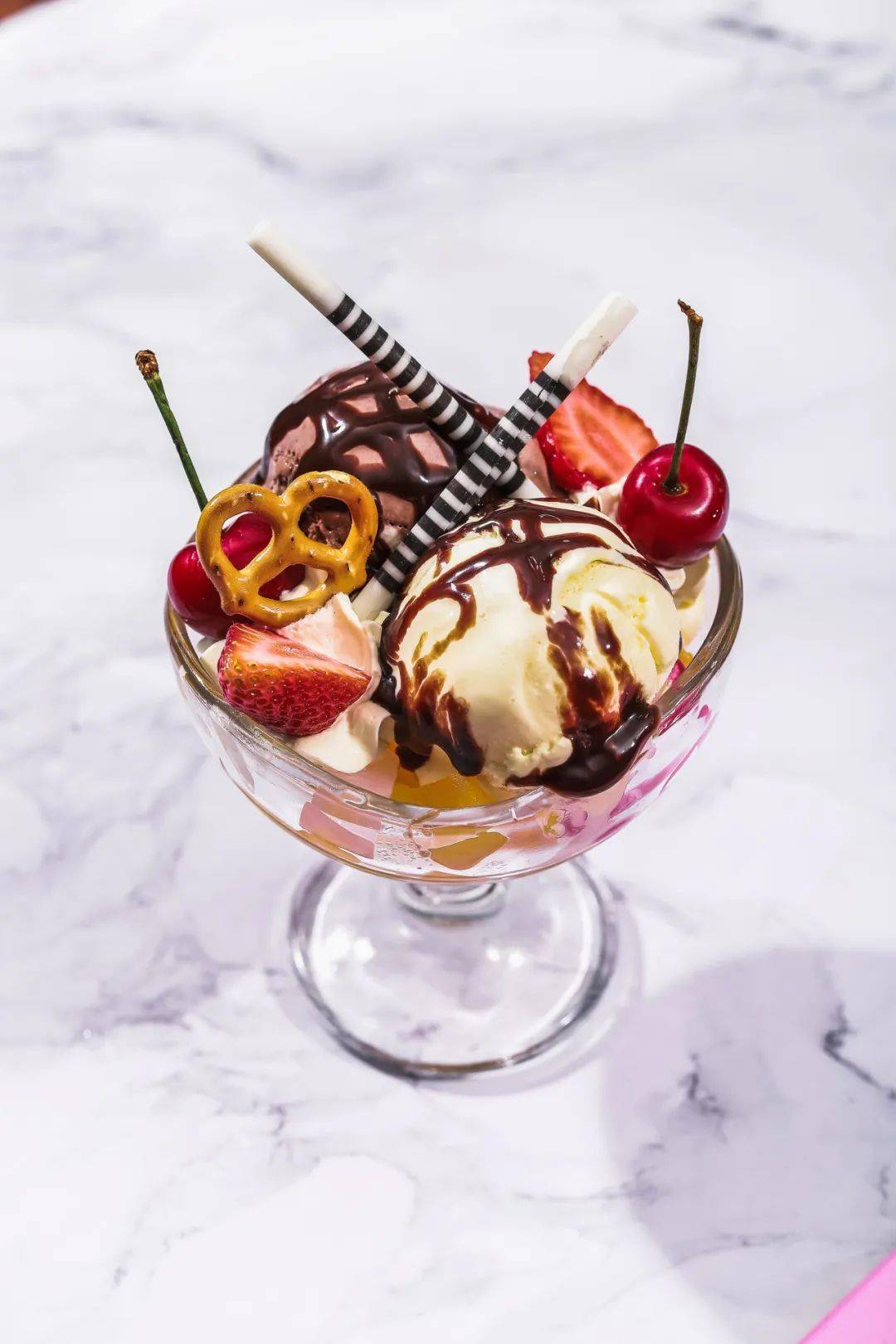 花式冰淇淋49元/份悠然午后 约上朋友一起逃离夏日的浮躁与炎热沉溺在