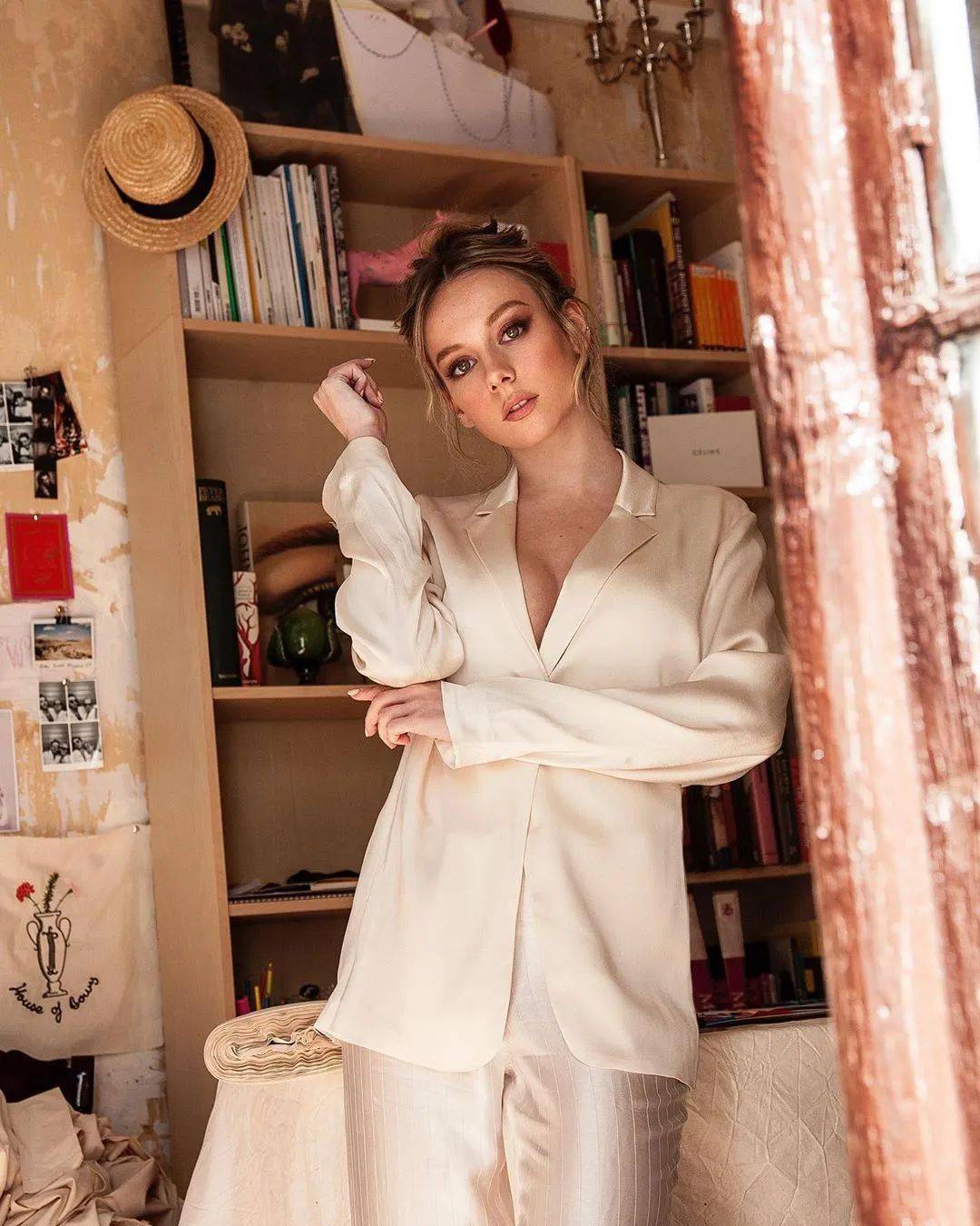 酥胸细腰大长腿,"00后西班牙辣妹"18秒限制级热舞视频火遍全网!