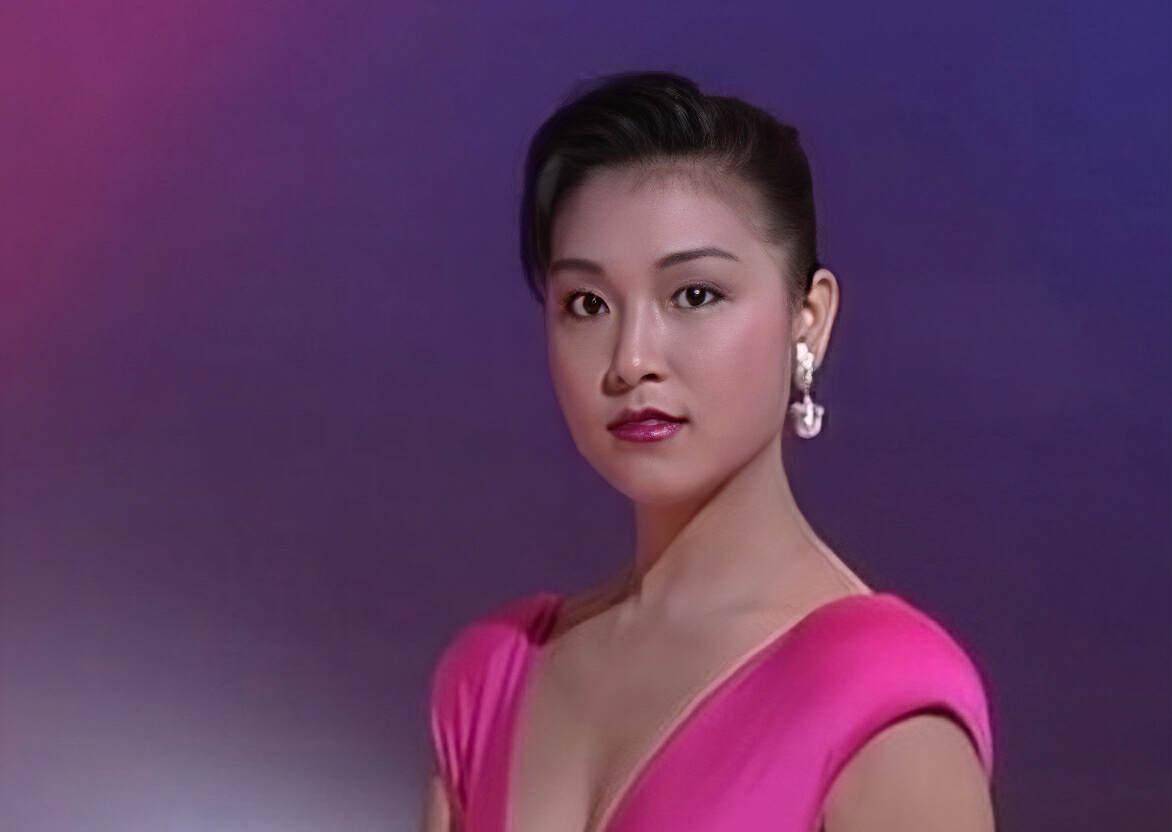 小编对于张凤妮印象最为深刻的一部剧集,就是在宣萱,温兆伦以及吴启华