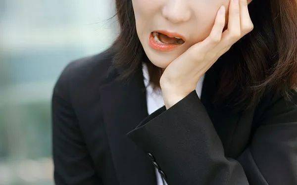 广东女子突然嘴歪流口水,以为是面瘫,结果竟是癌症!