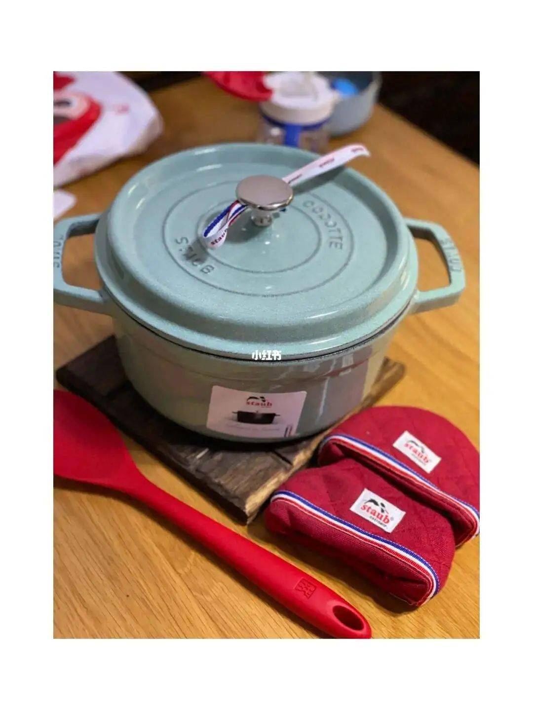 这款榨汁机的设计者是法国鬼才设计师菲利普·斯塔克,几乎囊括所有