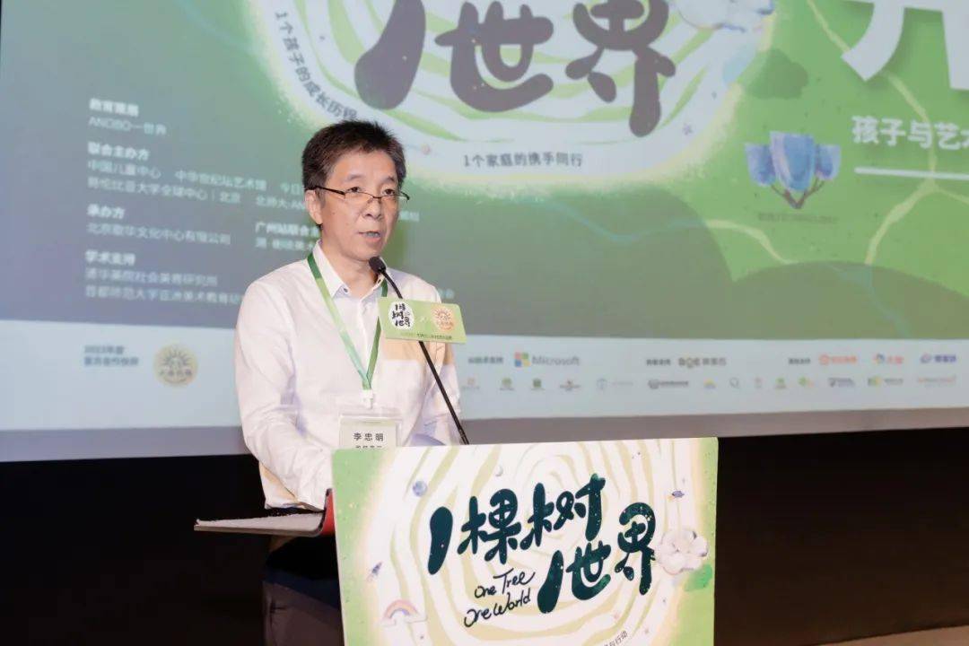 原中国美术家协会少儿美术艺术委员会主任,教育部艺教委委员,著名画家