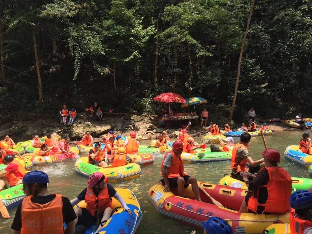 地处桃源县西安境内,是纯天然峡谷打造出的水上漂流.