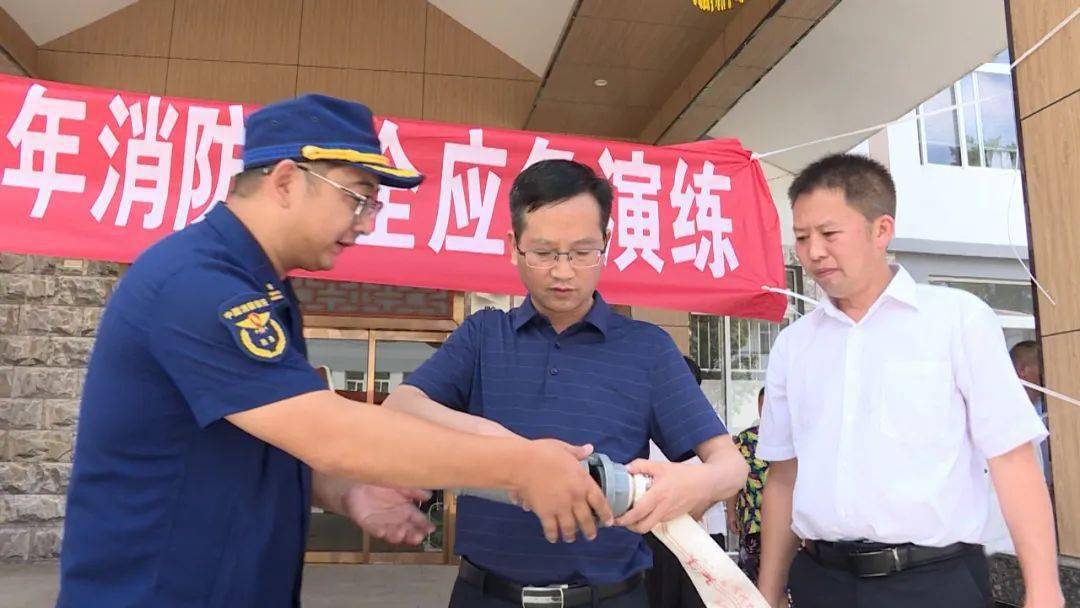 杨波一行先后到台烈镇颇洞景区,三穗县中弘能源燃气站,滚马乡苗鸟村和