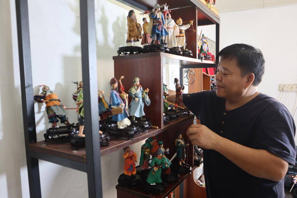 video丨ich inheritor of dough figurine in shenzhen: molding a