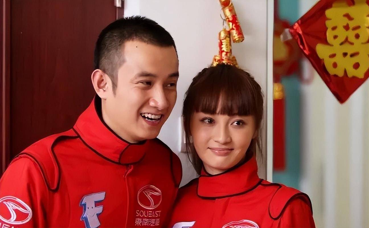 《裸婚时代》剧照值得注意的是,"周一见"曝光9年,如今姚笛的微博认证