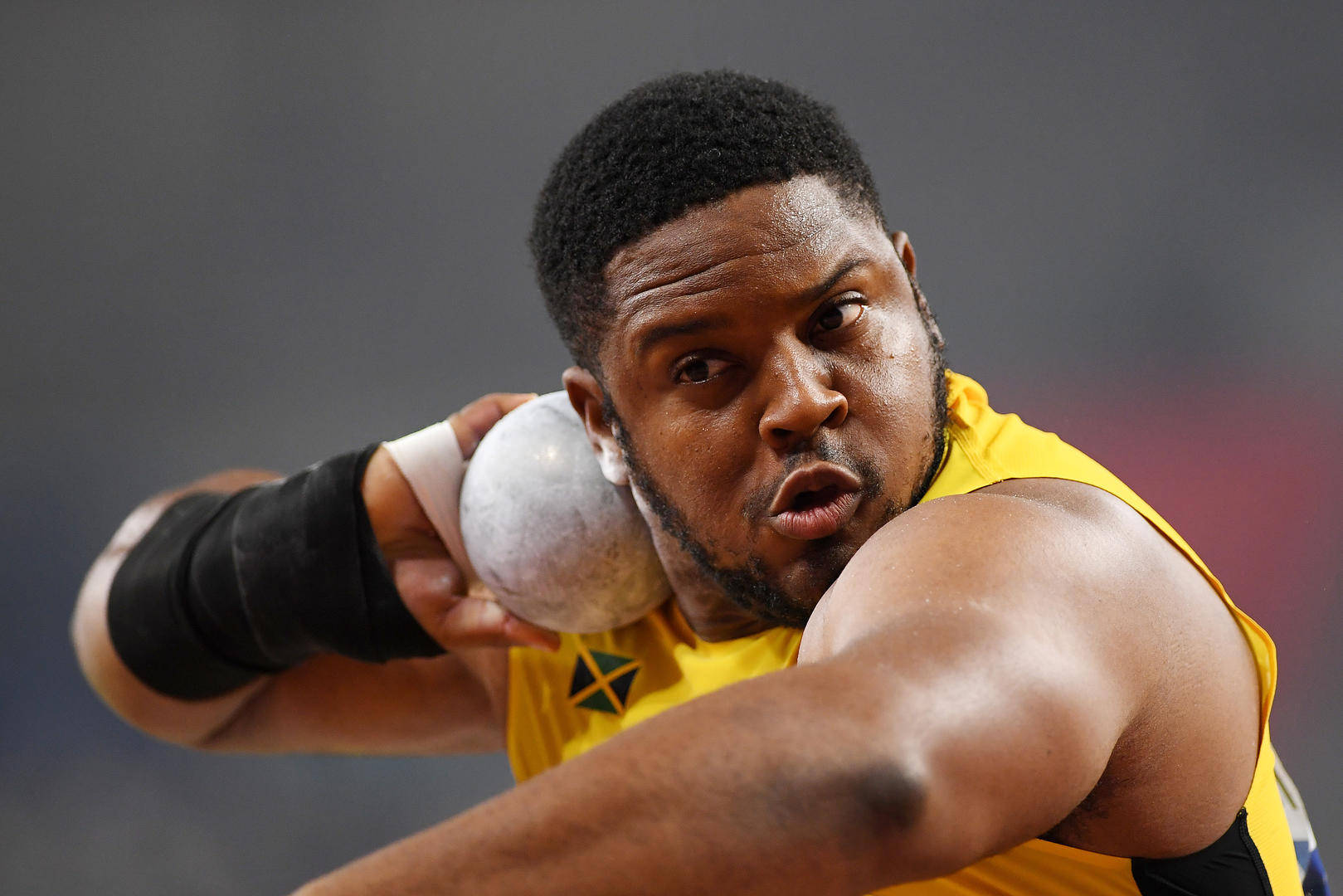 牙买加铅球名将理查德斯:中国是我的福地,建议运动员夺冠后要在成都"