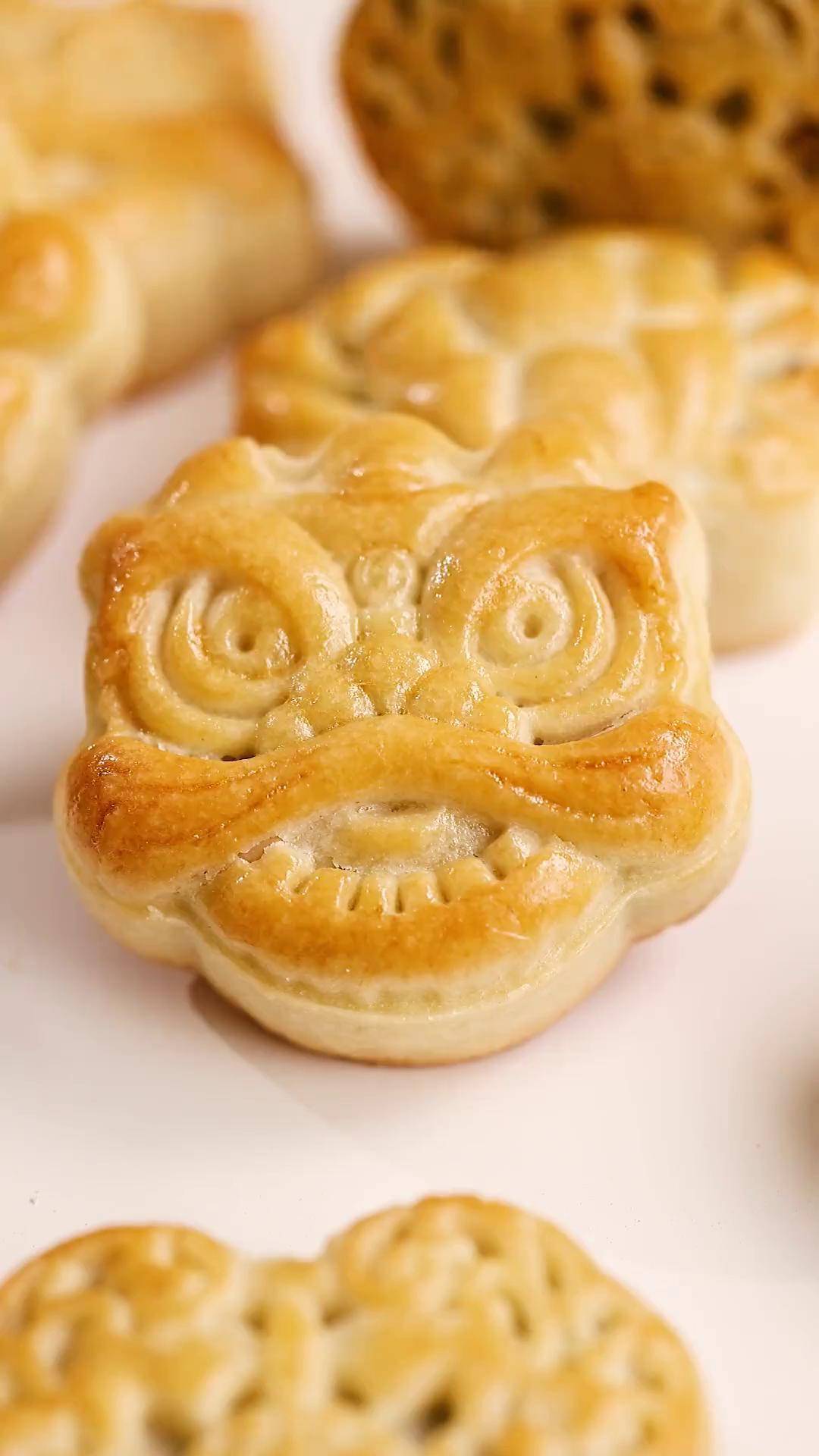 香酥掉渣的广式酥皮月饼,临近中秋快跟我学起来做给家里人吃南北月饼