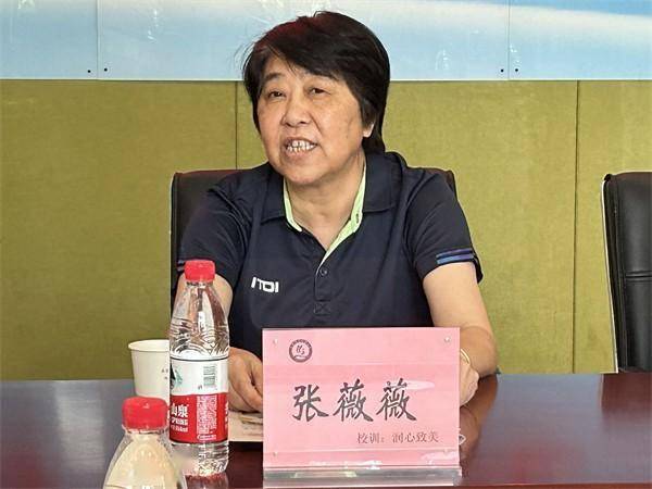 校长苗峰介绍了学校概况及武术项目在学校的普及,推广情况;张薇薇指出