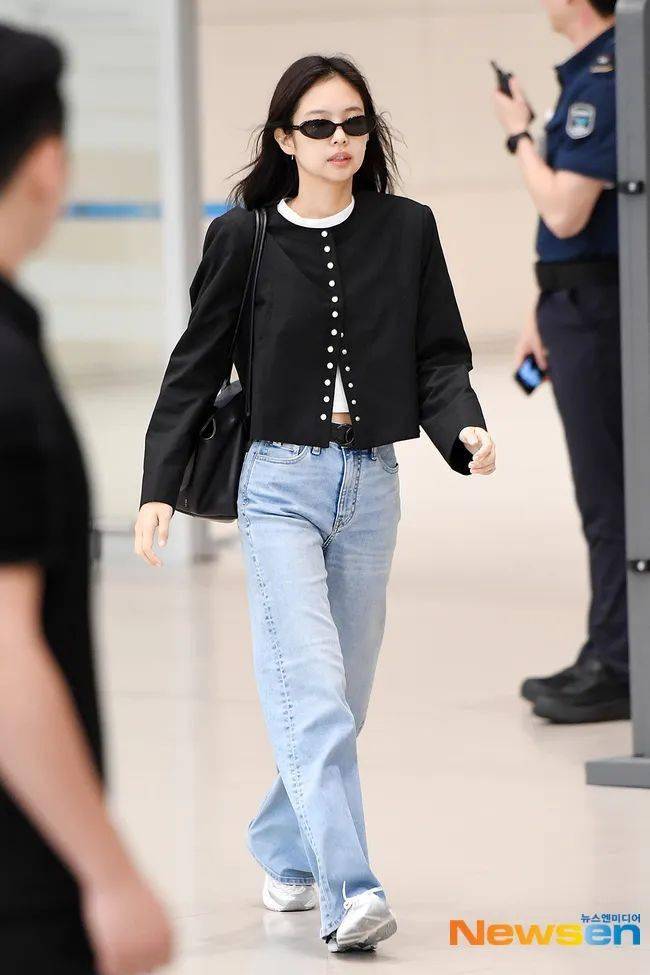 最新jennie的机场照