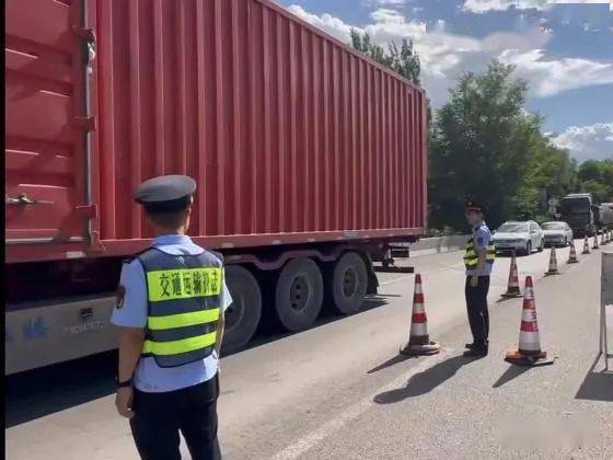 【"三抓三促"行动进行时】分流车辆保畅通 ,路政青年在行动