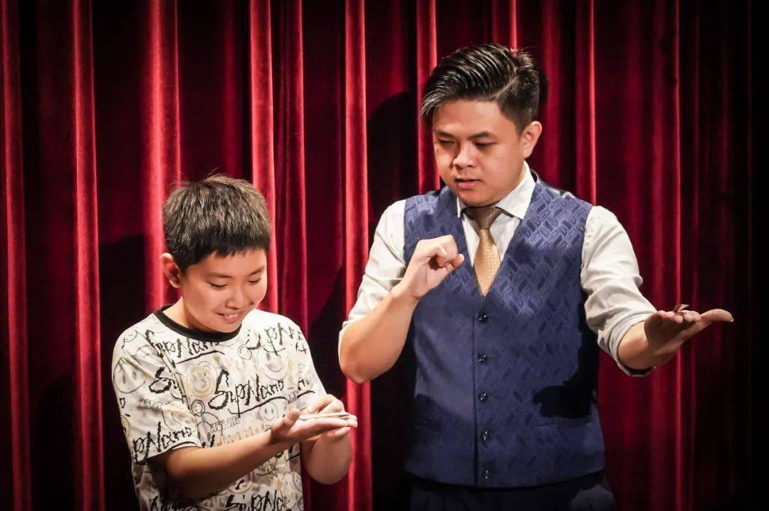 《盲盒》魔术师龙龙专场演出时间每周三,四 19:30演出票价第二张一元