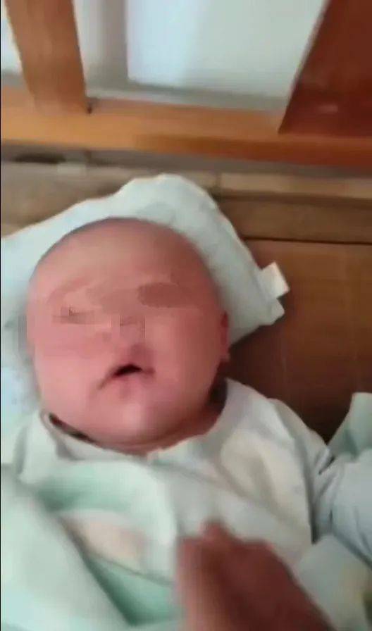令人发指！婴儿被扇脸几十次？多方回应