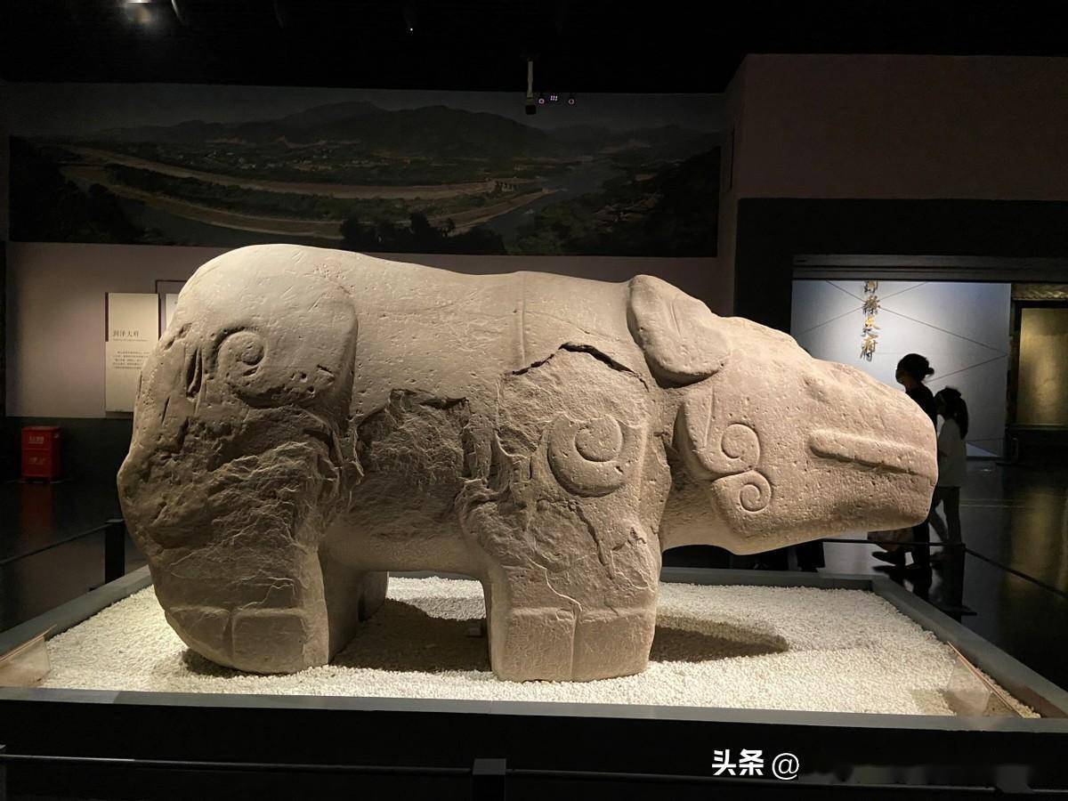 成都博物馆:看石犀,看出一个困惑和一个发现_李冰_都江堰_吨位