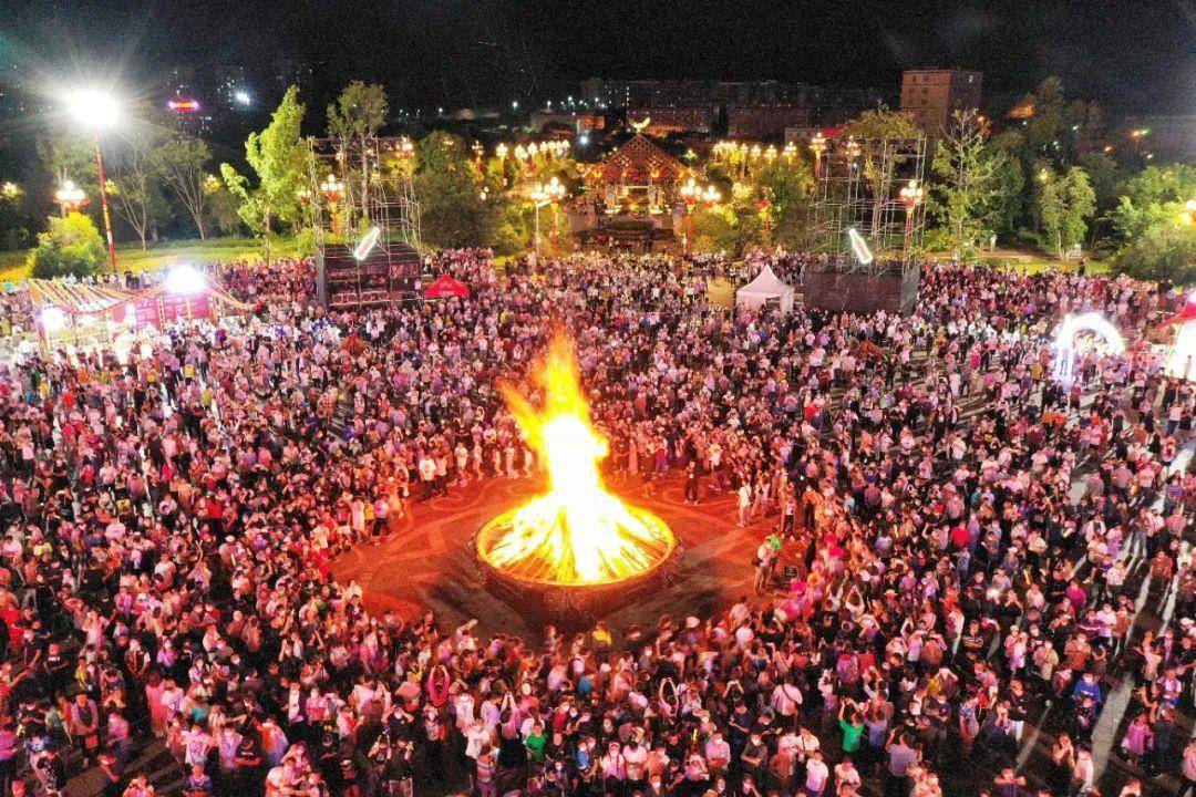 【遇见楚雄·我在火城等你】古老的传说~火把节的起源 !