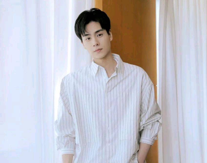 校服男神胡一天:昔日尺度大揭秘,这些黑历史令人惊叹刺激!