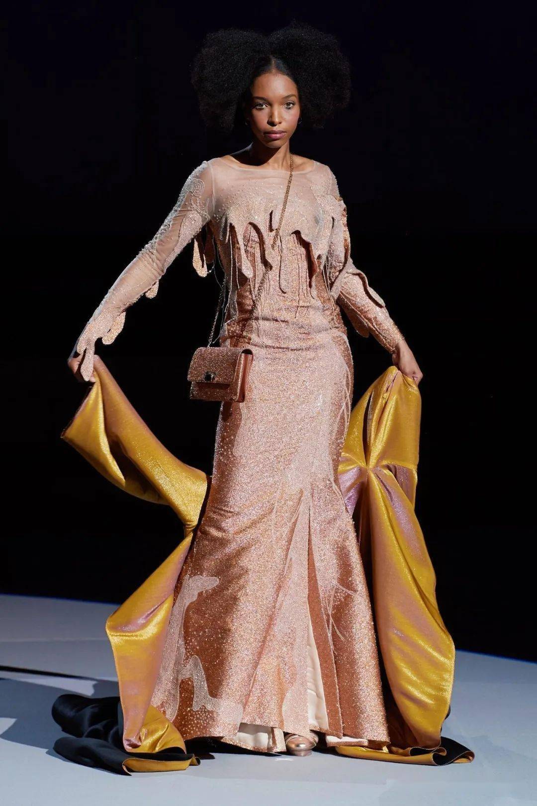 秀场| julien fournie 2023 秋冬高级定制时装秀_趋势_星标_设计