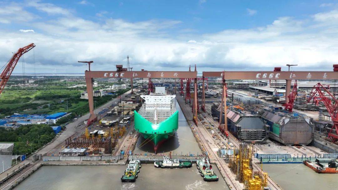 沪东中华全面开启下半年造船新高潮_集装箱船_双燃料_生产