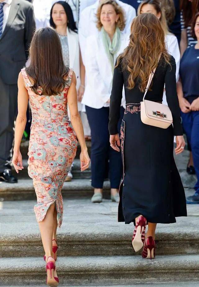 欧洲最「卷」王室火出圈:一家四口各个惊艳_莱蒂齐亚_西班牙_费利佩