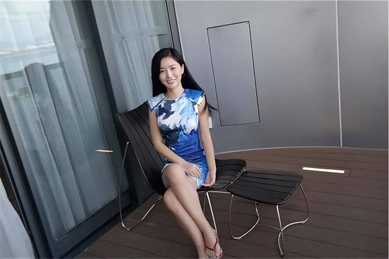 2017年,翟欣欣闪婚41天榨干丈夫全部身家,丈夫不堪忍受跳楼自杀