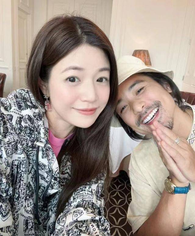 陈妍希晒合照:吴君如陪伴陈可辛散步,夫妻恩爱令人动容_友情_故事