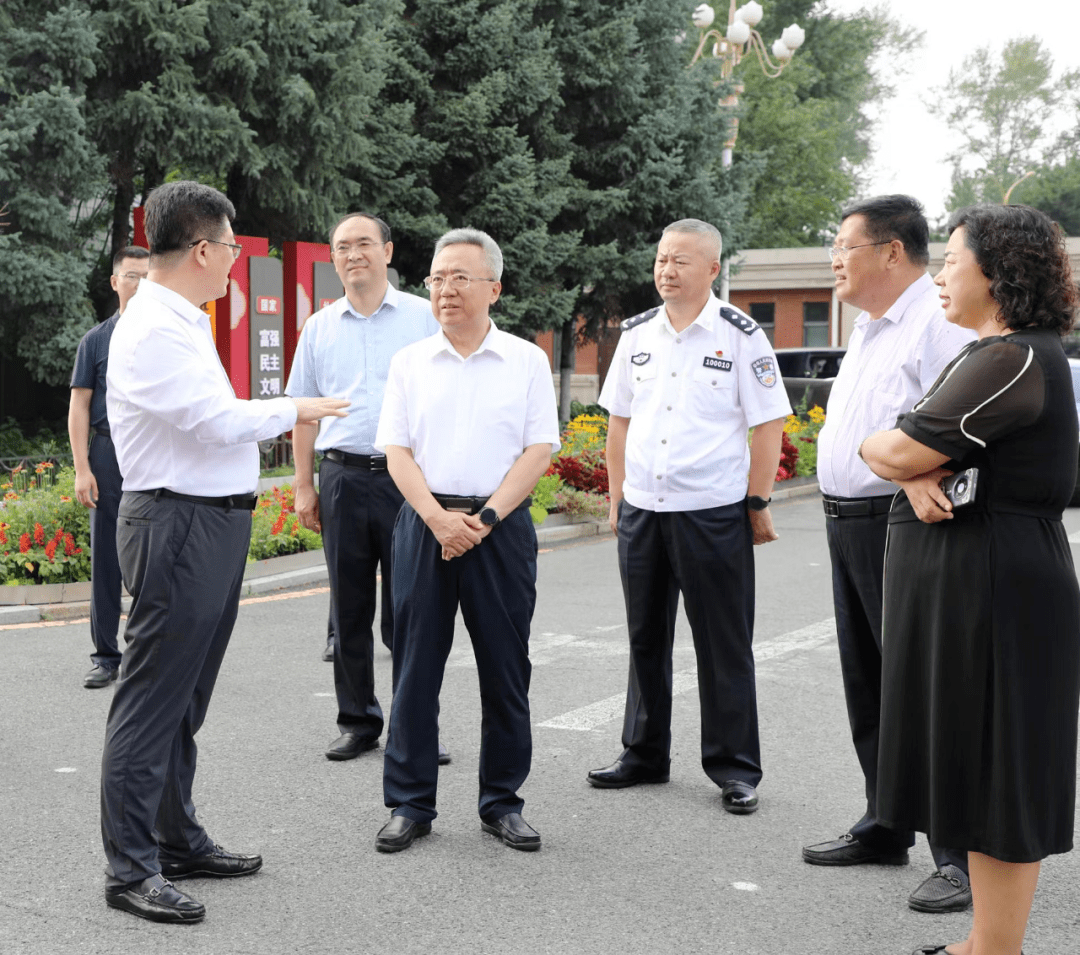 周贺先后来到华港二手车交易市场,长春市第十一高中,实地调研市场流通