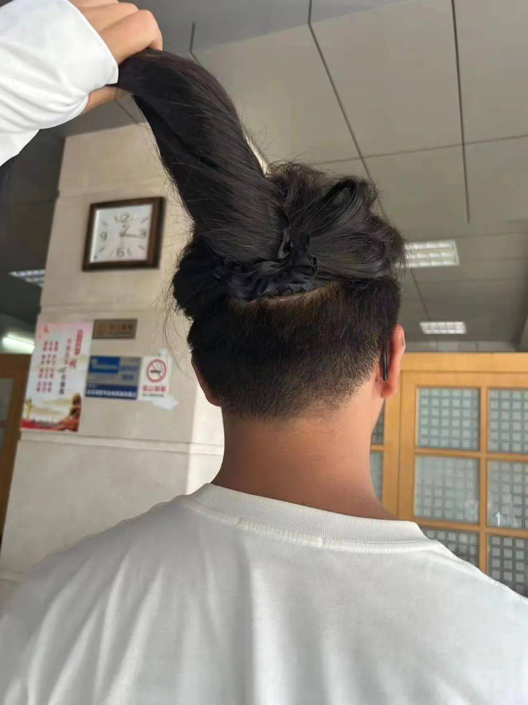 永康一帅哥花2000去全头接发却因满不满起纷争