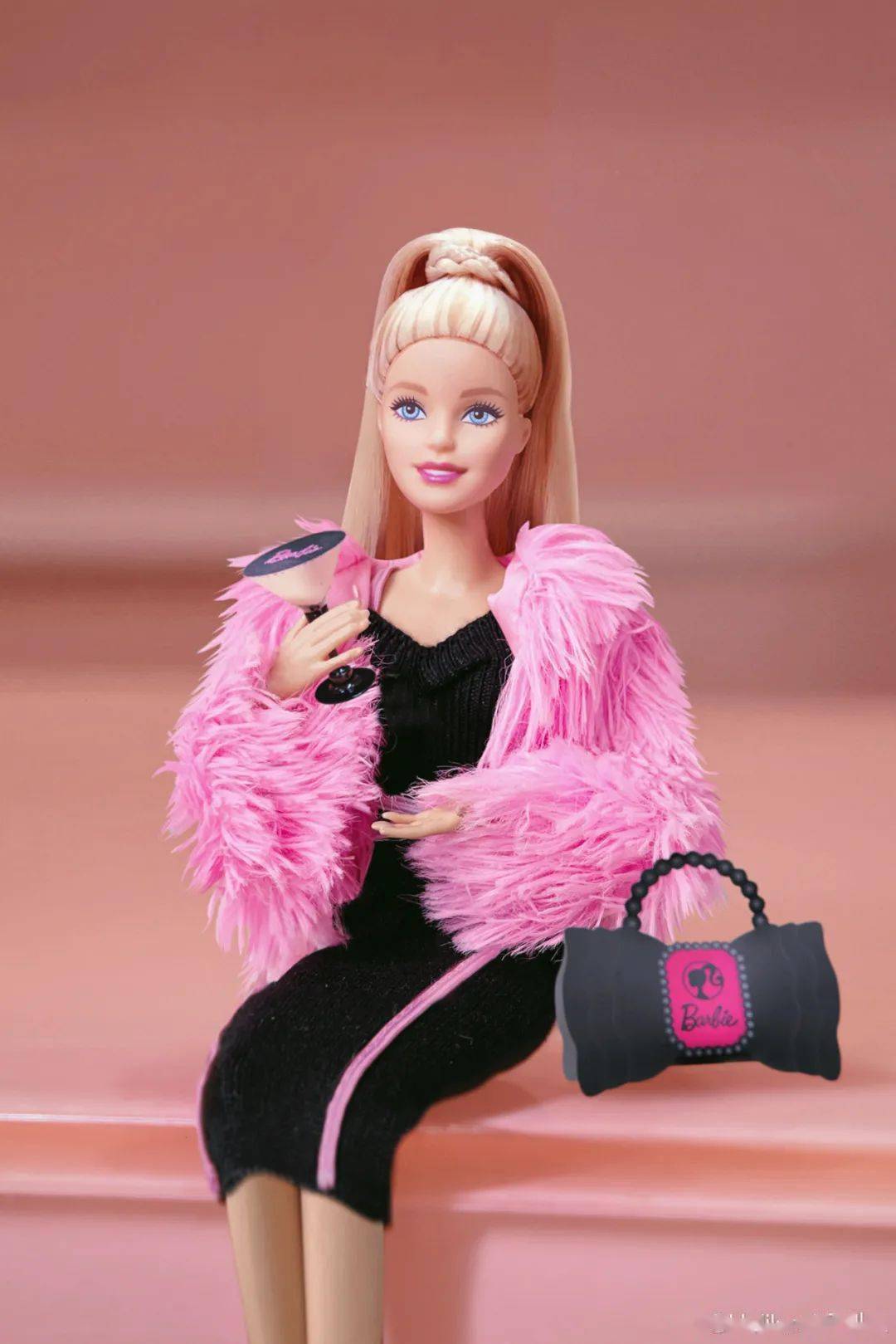 电影《芭比》全网联名,新品包装引爆粉色热潮!_系列_设计的_海报