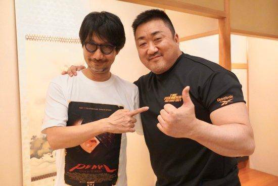 小岛秀夫再晒马东锡合照:共同竖起大拇指!_游戏_角色_工作