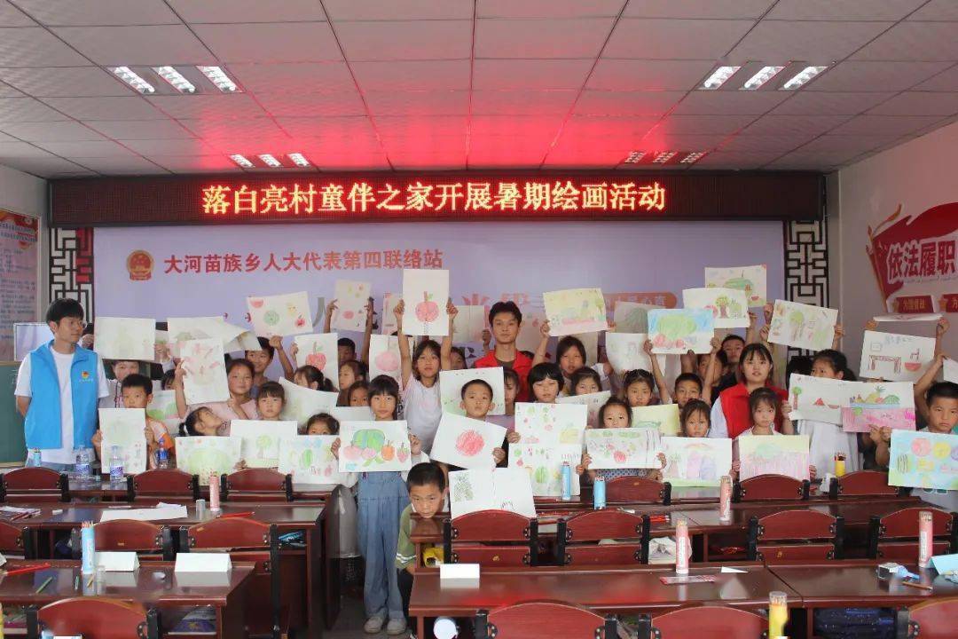 微不至的关怀和鼓励与孩子们深入进行互动交流得到孩子们的肯定和认可