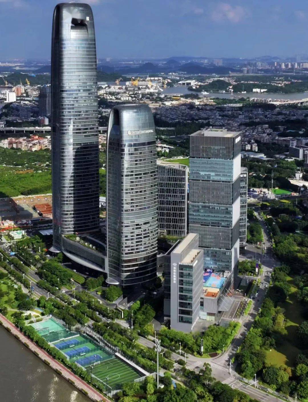 广州保利总部大厦,一高一矮的两座双子大楼,撑起了海珠区琶洲的天际线