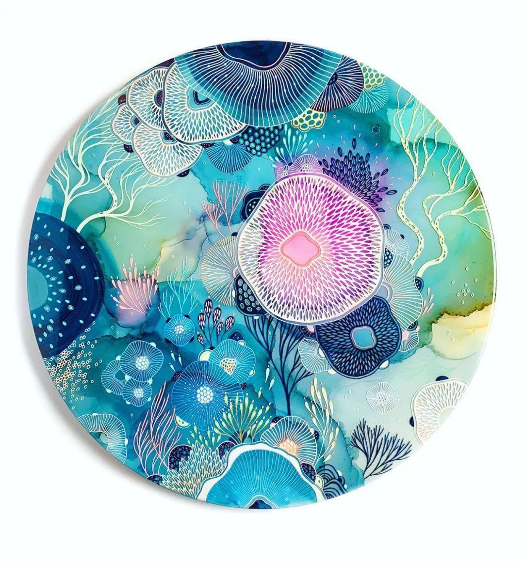 成为全职的插画师后yellena james就开始了这些千变万化生物形态作品