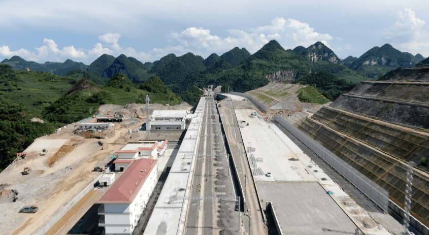 叙毕铁路铺轨进入最后冲刺阶段 年底有望通车_全线贯通_滇黔_镇雄县