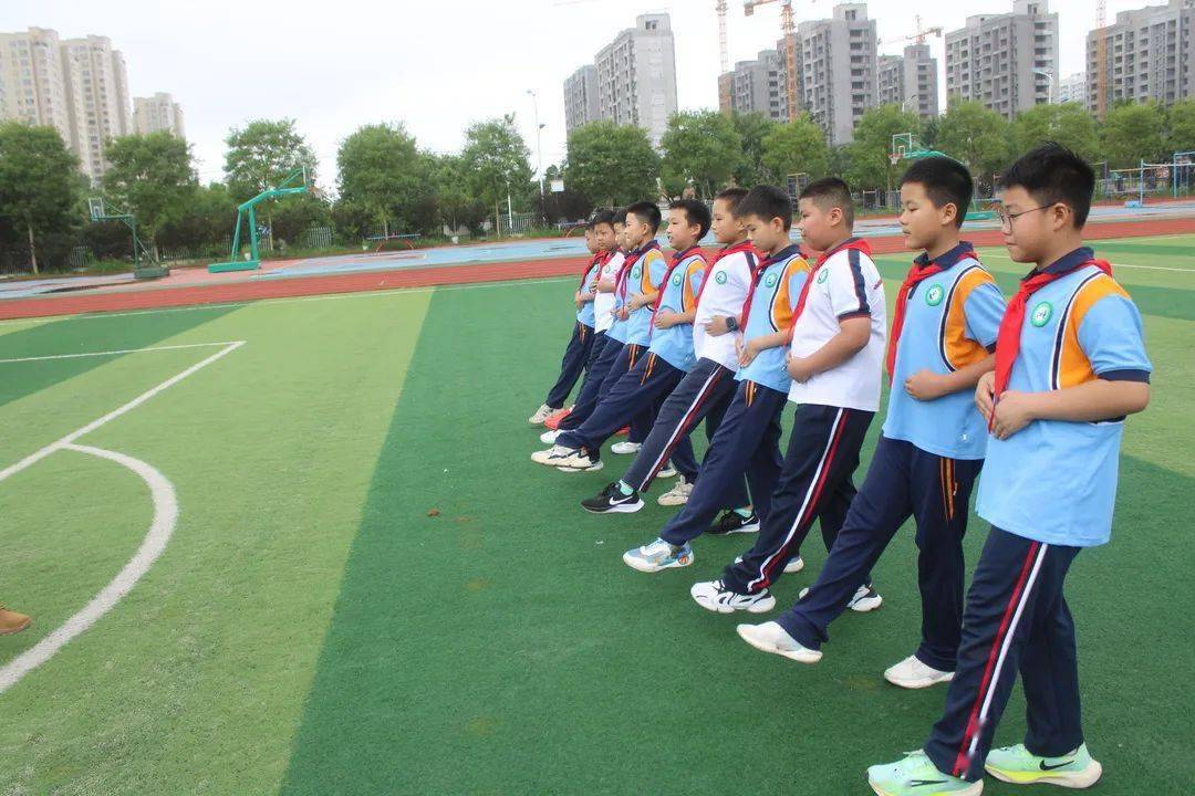 —日照市岚山区海州湾小学少先队员军营体验记