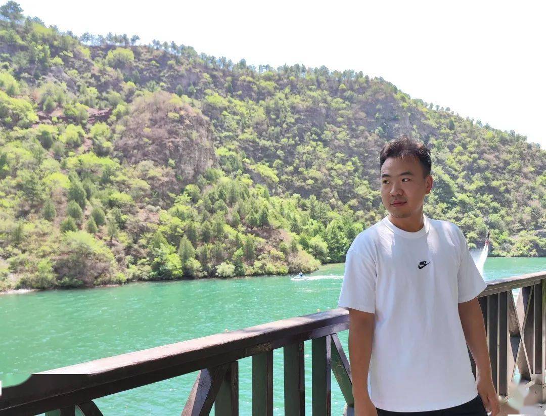 赵旭,经济管理学院,曾服役于武警黑龙江总队齐齐哈尔支队.