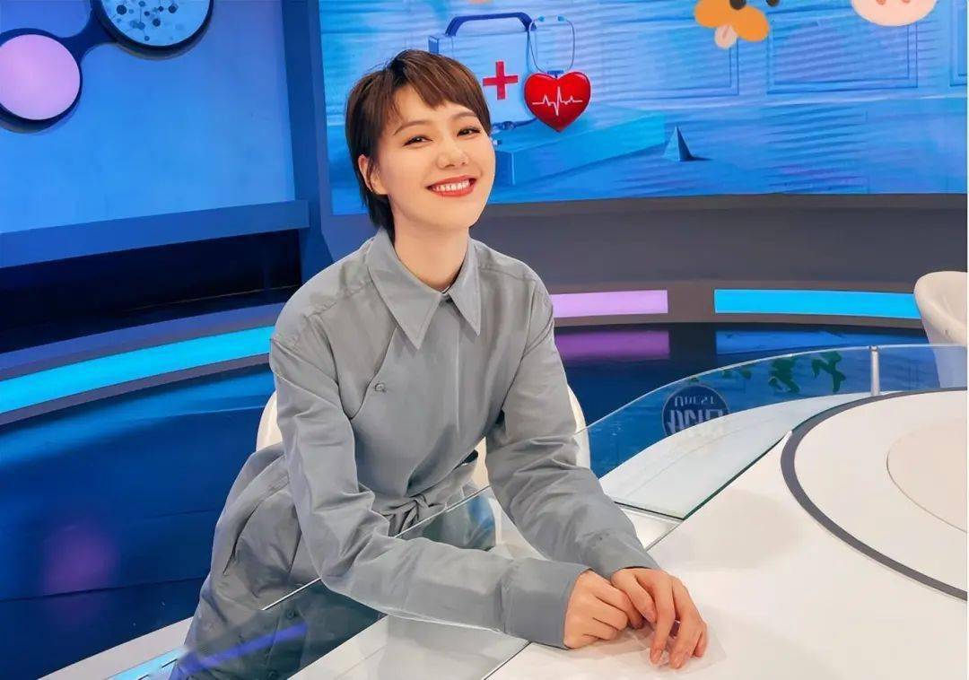 2011年,李咏受任接下央视派来的新任务——挑选《向幸福出发》的主持