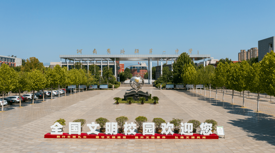 济源一中全景校园景观河南省济源第一中学始建于1926年,始终坚持"以生