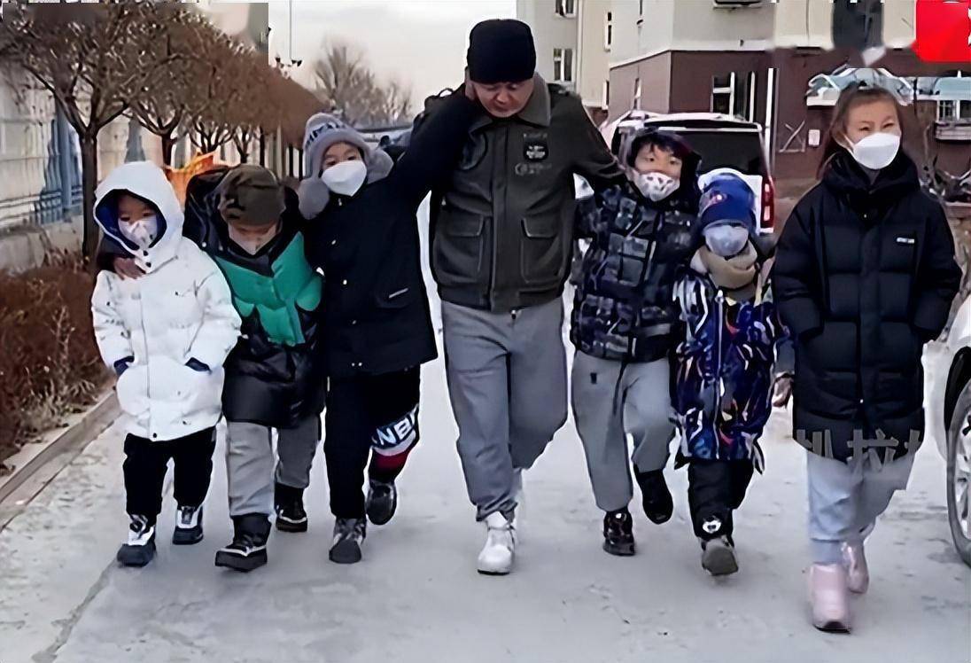 下有3岁小跟班,娥哥始终稳做龙头大哥之位,名声更是响彻吉林双阳,全网