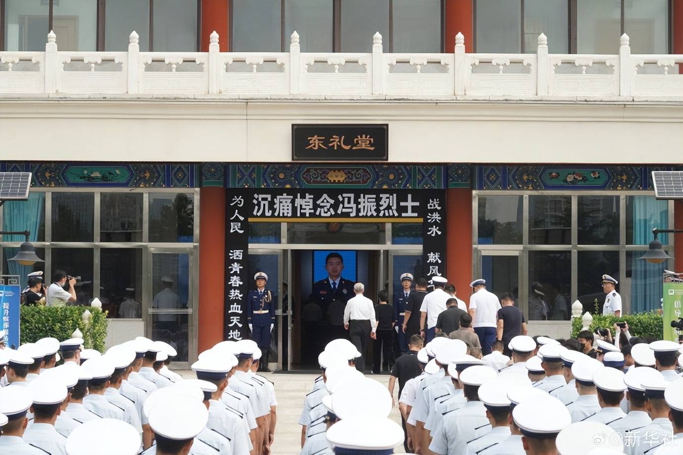 送别!90后消防员冯振烈士遗体告别仪式在北京八宝山举行