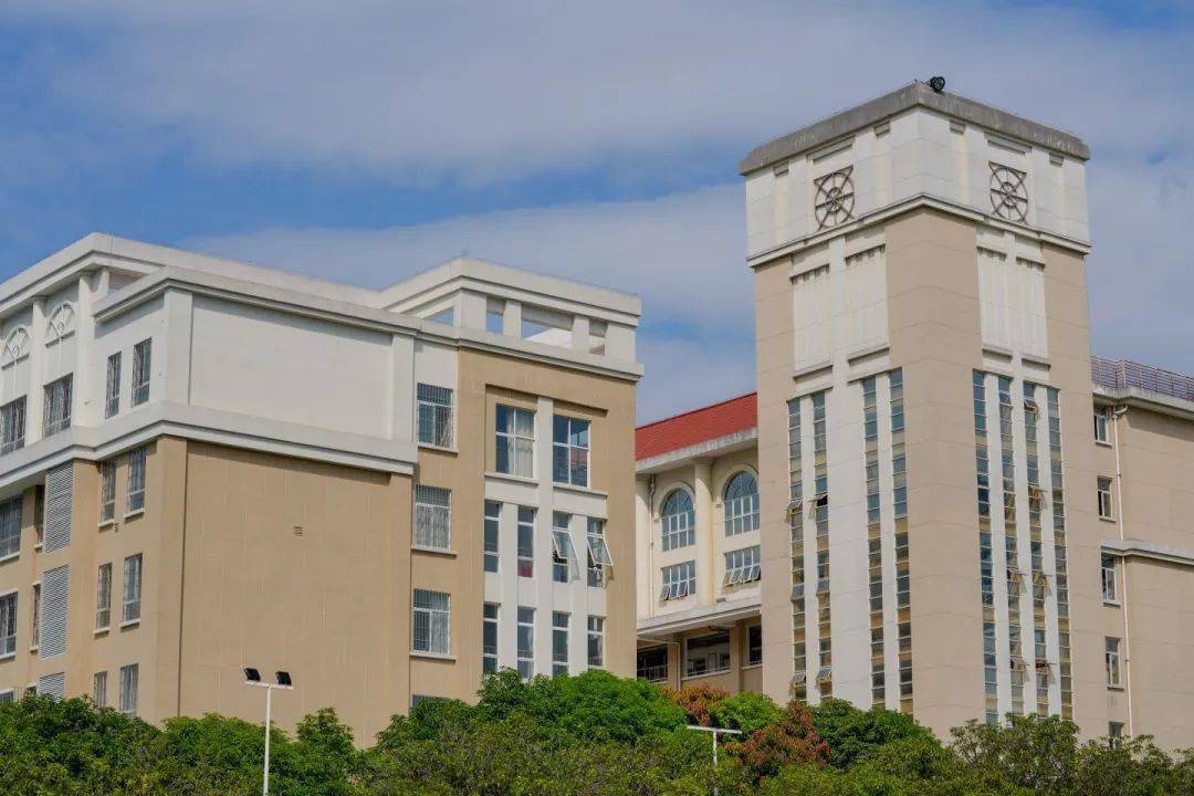 眼含星辰,心怀山海——福州屏东中学(含屏北分校,软件园办学点)2023级