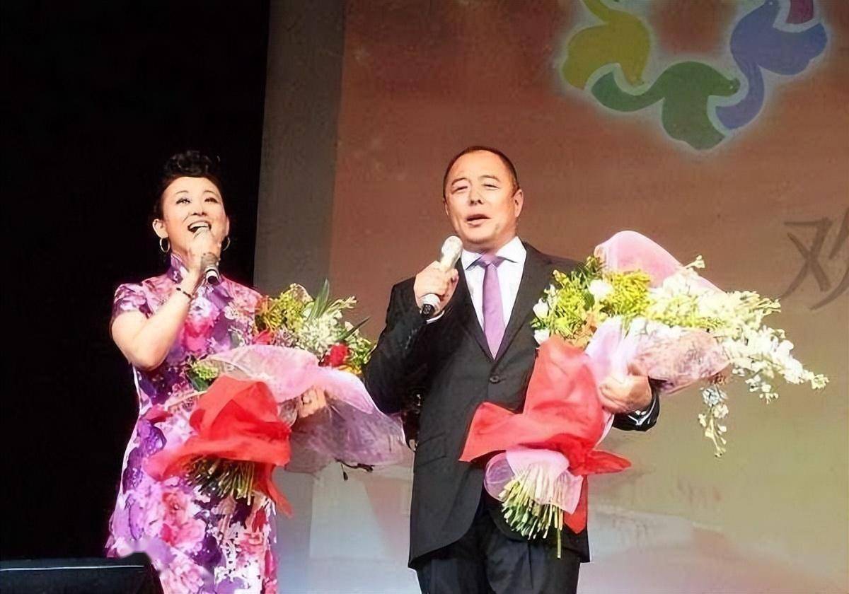 15年,张铁林"坐床成佛"的视频流出,接受宗教仪式成为"法王"_沈丹萍