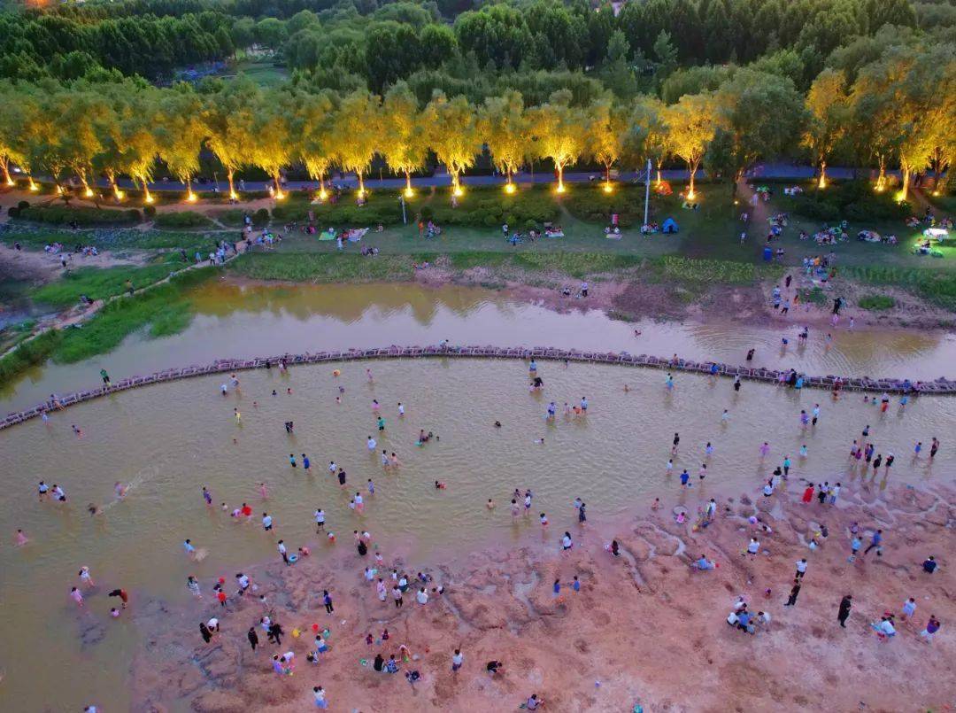 挖沙,玩水……郑州的夏天就该这么玩~_沙滩_龙湖_公园