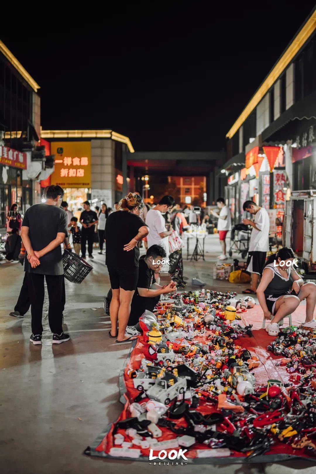 北京三大夜市之一东鹏鬼市探秘