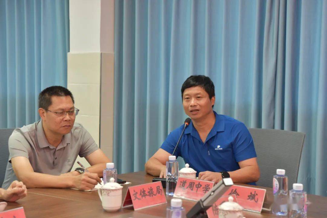 县教师进修学校校长李坤永,漳浦一中校长吴金祥等就学校办学,教师发展