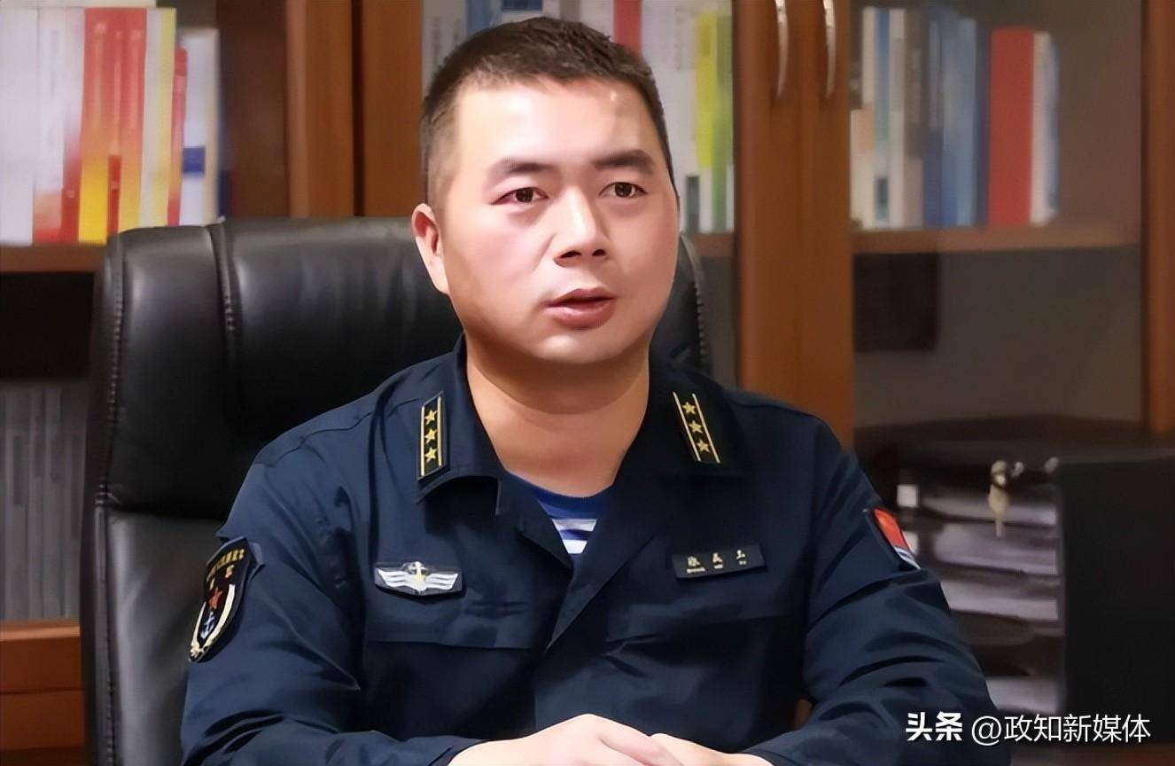 首艘"地位仅次于航母"的战舰,舰长易人_海南_张美玉_两栖攻击舰