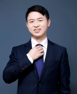 李正清自参加工作以来,已送走23届高中毕业班和高复班, 送走了20多位