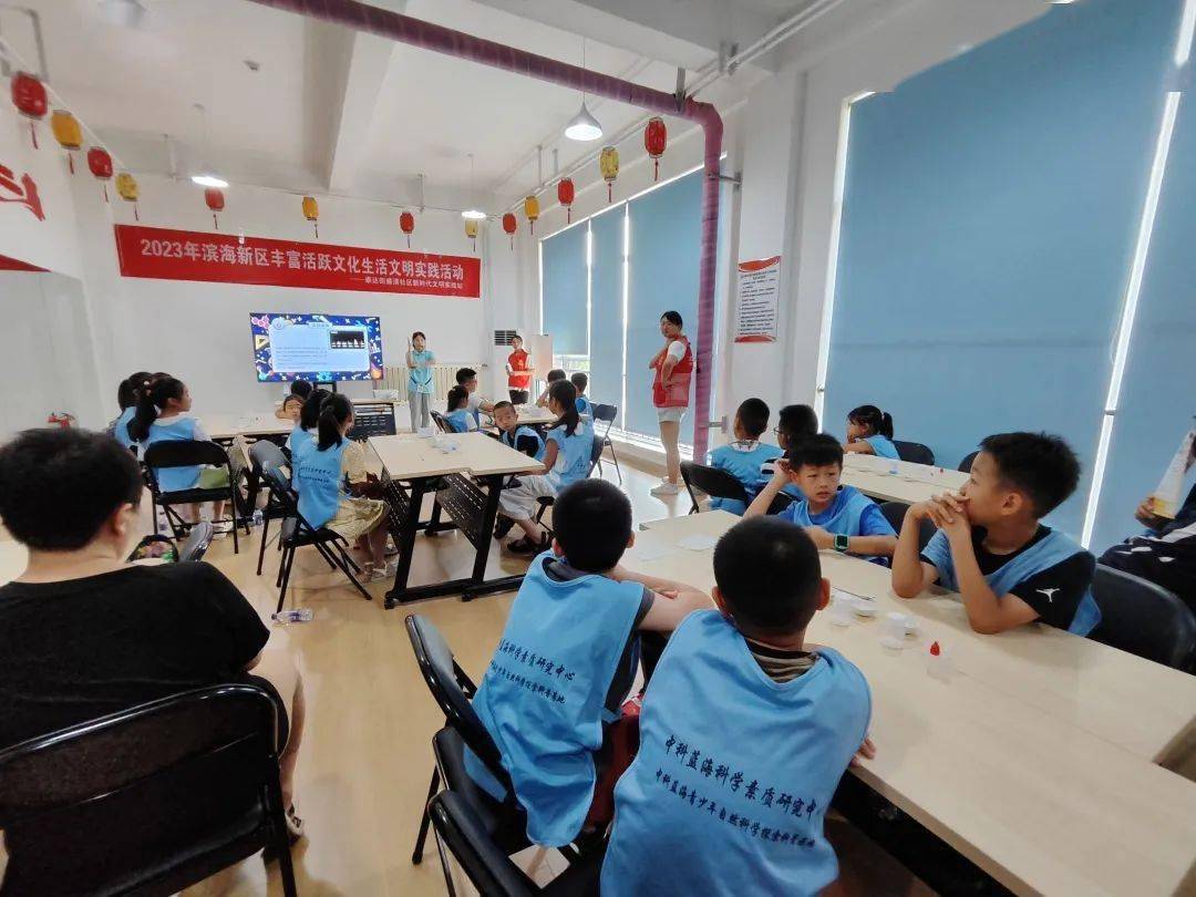 "今天我们要做的科学实验有2场,分别是焰色反应和化学红绿灯"中科