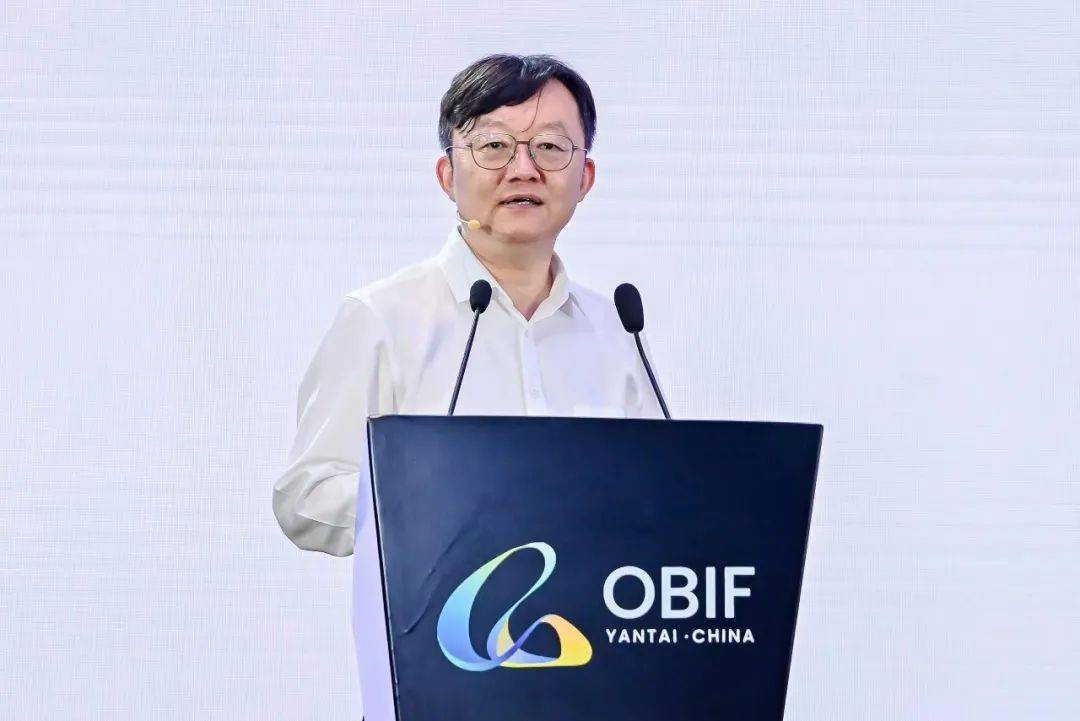 闭幕式中,万华化学常务副总裁华卫琦表示,当今世界能源体系正在加速向