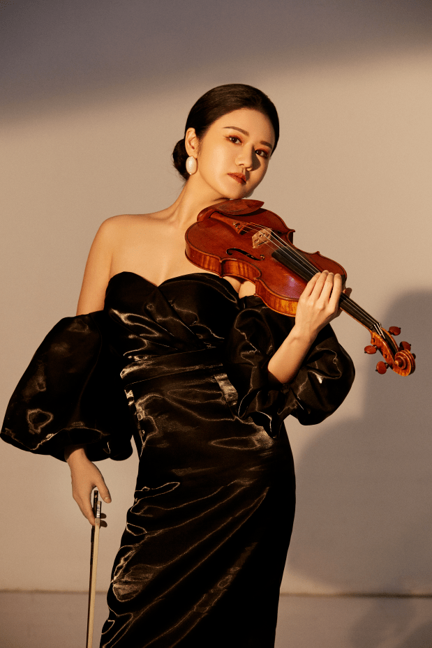 小提琴家劳黎:用小提琴展现中国民族音乐魅力_卡内基音乐厅_西方_观众