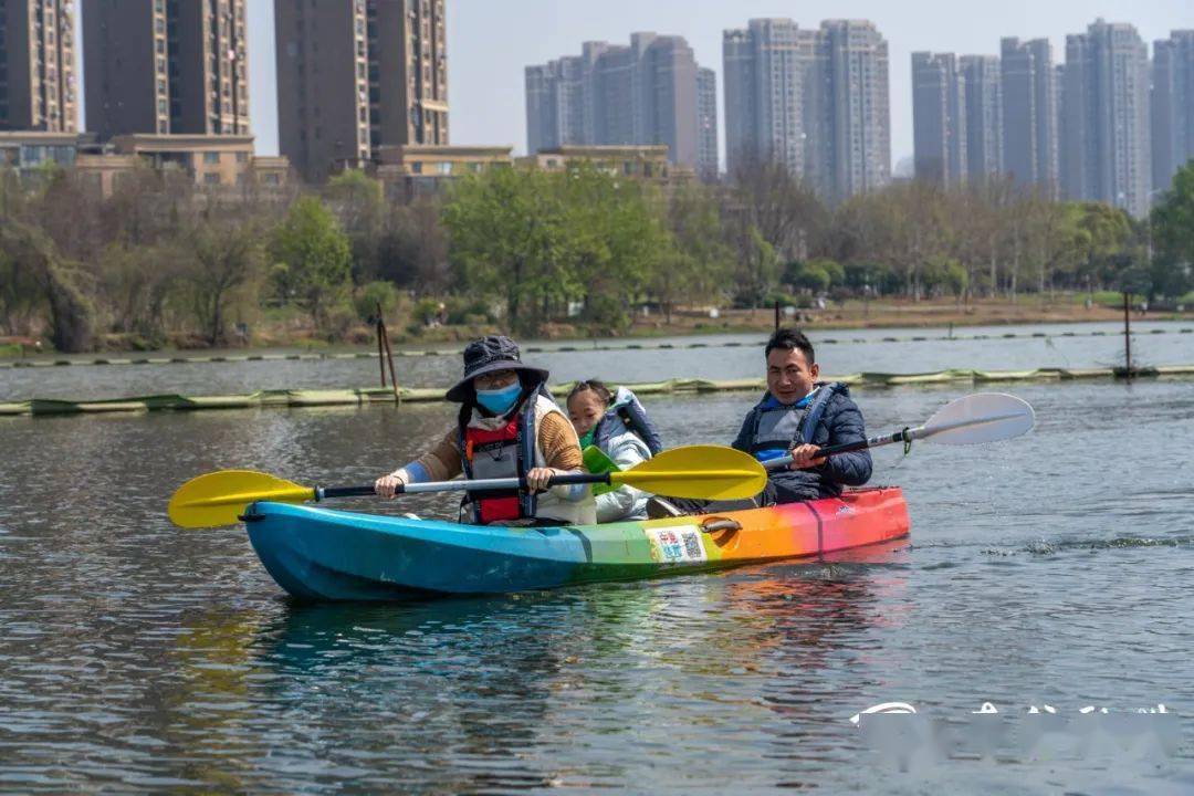 桨板,滑冰,游泳……全民健身日 武汉经开区市民花式健身_运动_爱好者